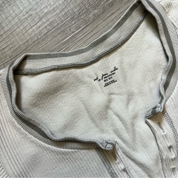 URBAN OUTFITTERS UO Go For Gold Seamless Top XS/S Ivory Gray - Picture 11 of 15